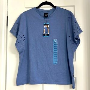 NWT Gap eyelet top